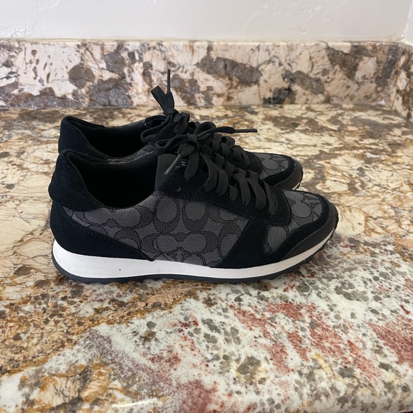 Coach shoes snickers. Wore couple of times. Like new. Size 7 - Picture 4 of 9